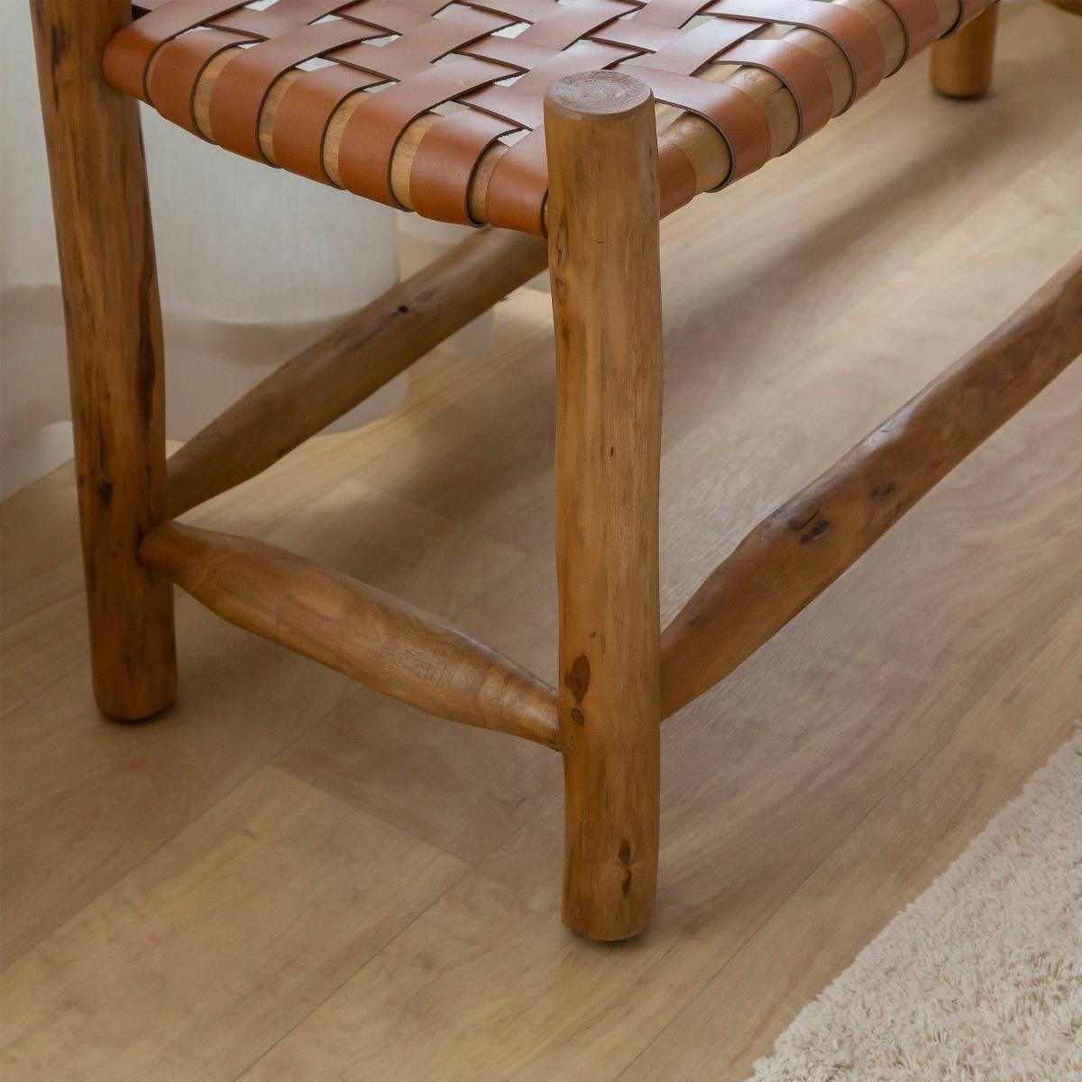 Banc en cuir marron et en bois ZOÉ bois foncé, MADE IN MEUBLES