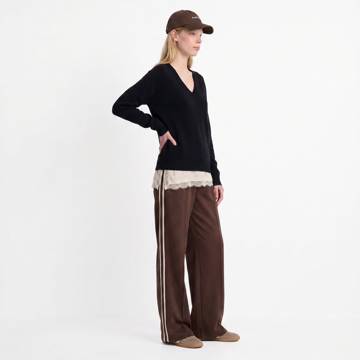 Pantalon droite avec taille élastiquée et bandes contrastées sur les côtés ERERIE marron, ARTLOVE