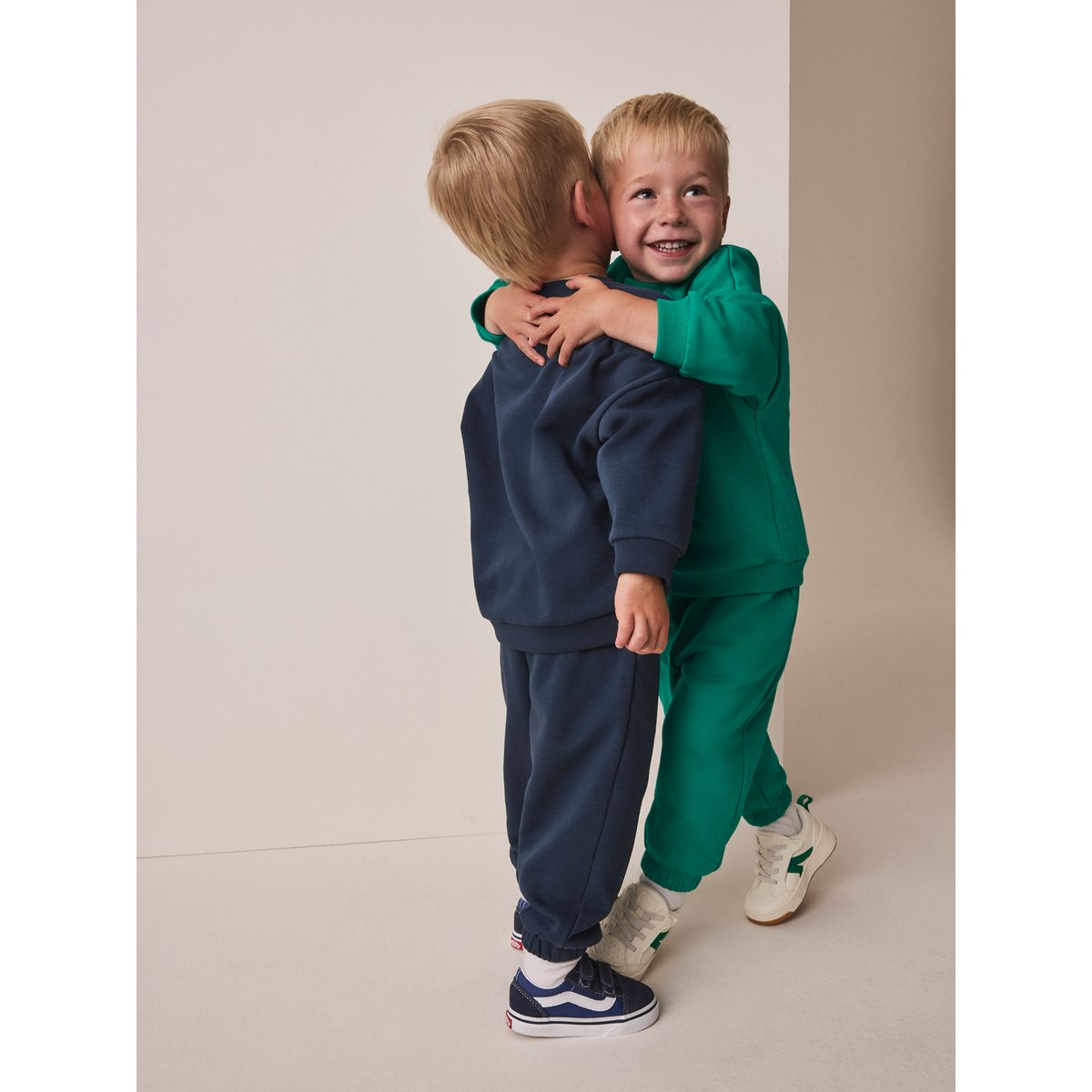 Haut ras du cou et pantalon de jogging, 4 pcs vert/bleu marine, NEXT