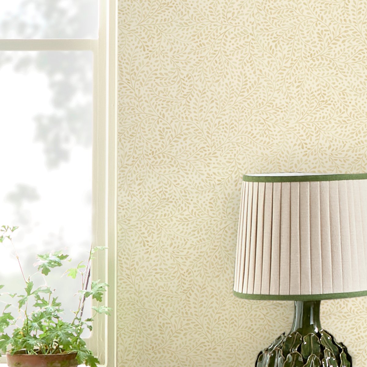 Papier peint floraison claire jaune clair, écru, JOULES