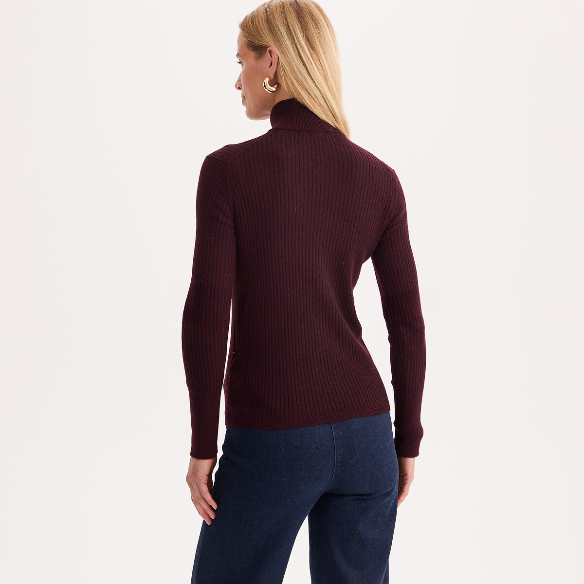 Pull col roulé, en fine maille côtelée en laine mélangée prune, ANNE WEYBURN