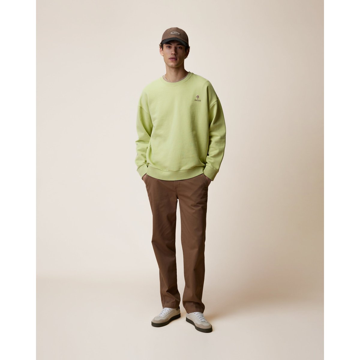 Chino en tissu sergé taupe, FAGUO