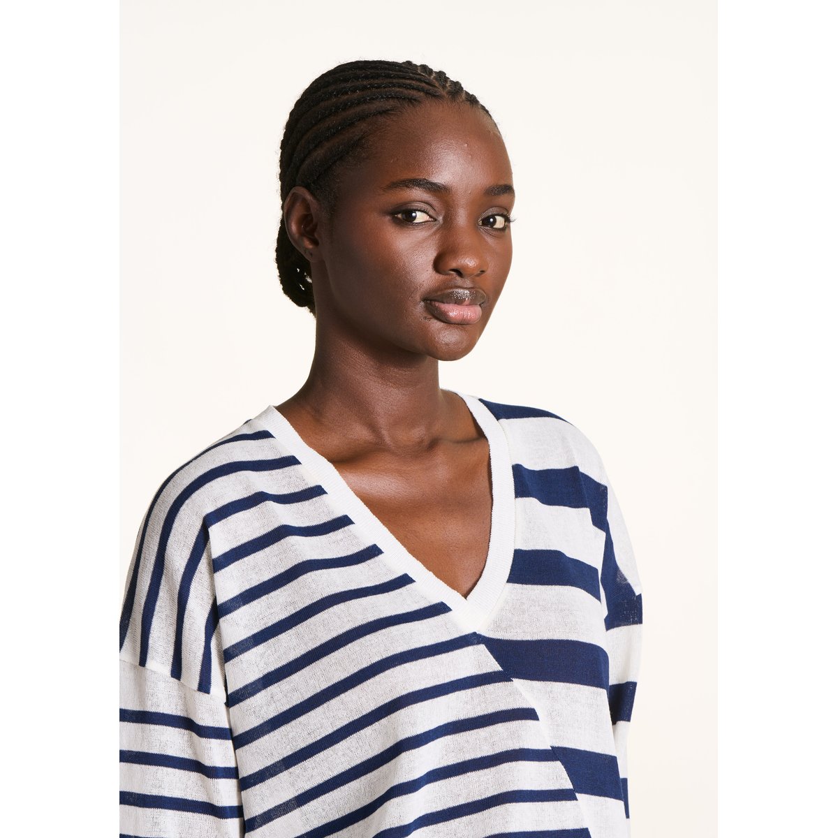 Pull ample rayé en maille fine col V ecru / bleu, LA FEE MARABOUTEE