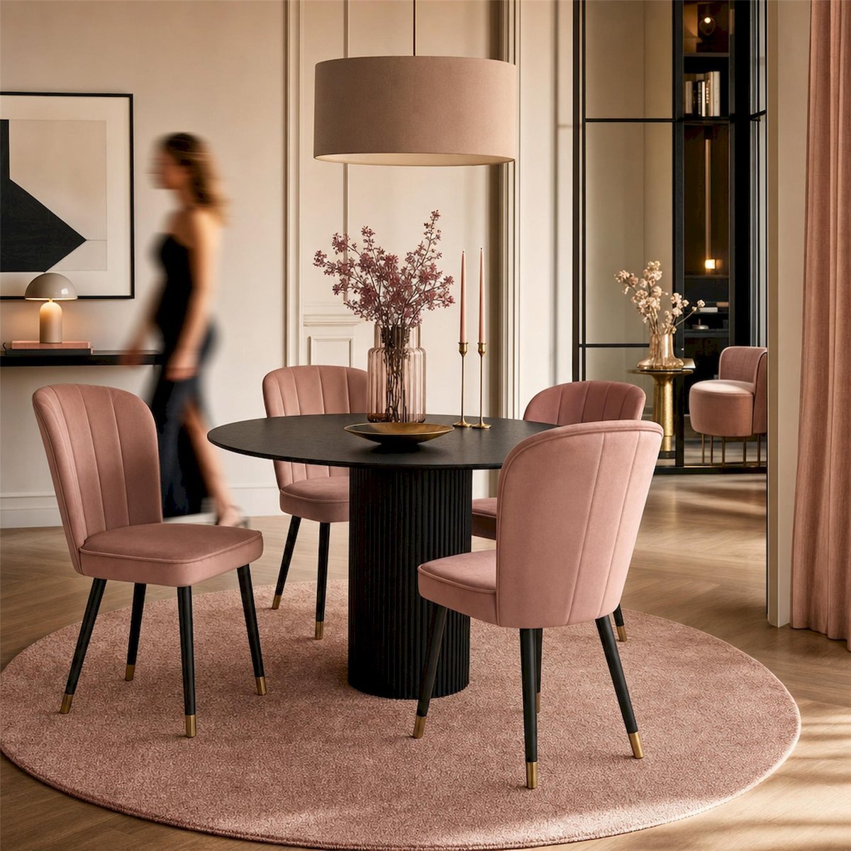 Chaise rembourrée collection GUAVRA en velours rose velours avec pieds noirs et embouts dorés, RECOLLECTION