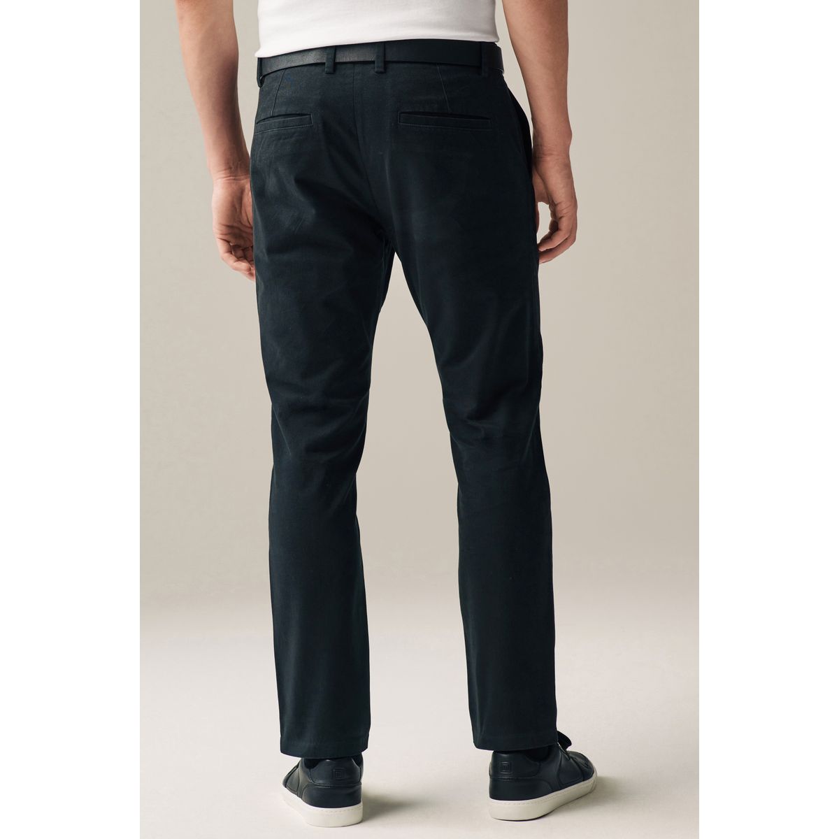 Pantalon chino slim doux avec ceinture noir, NEXT