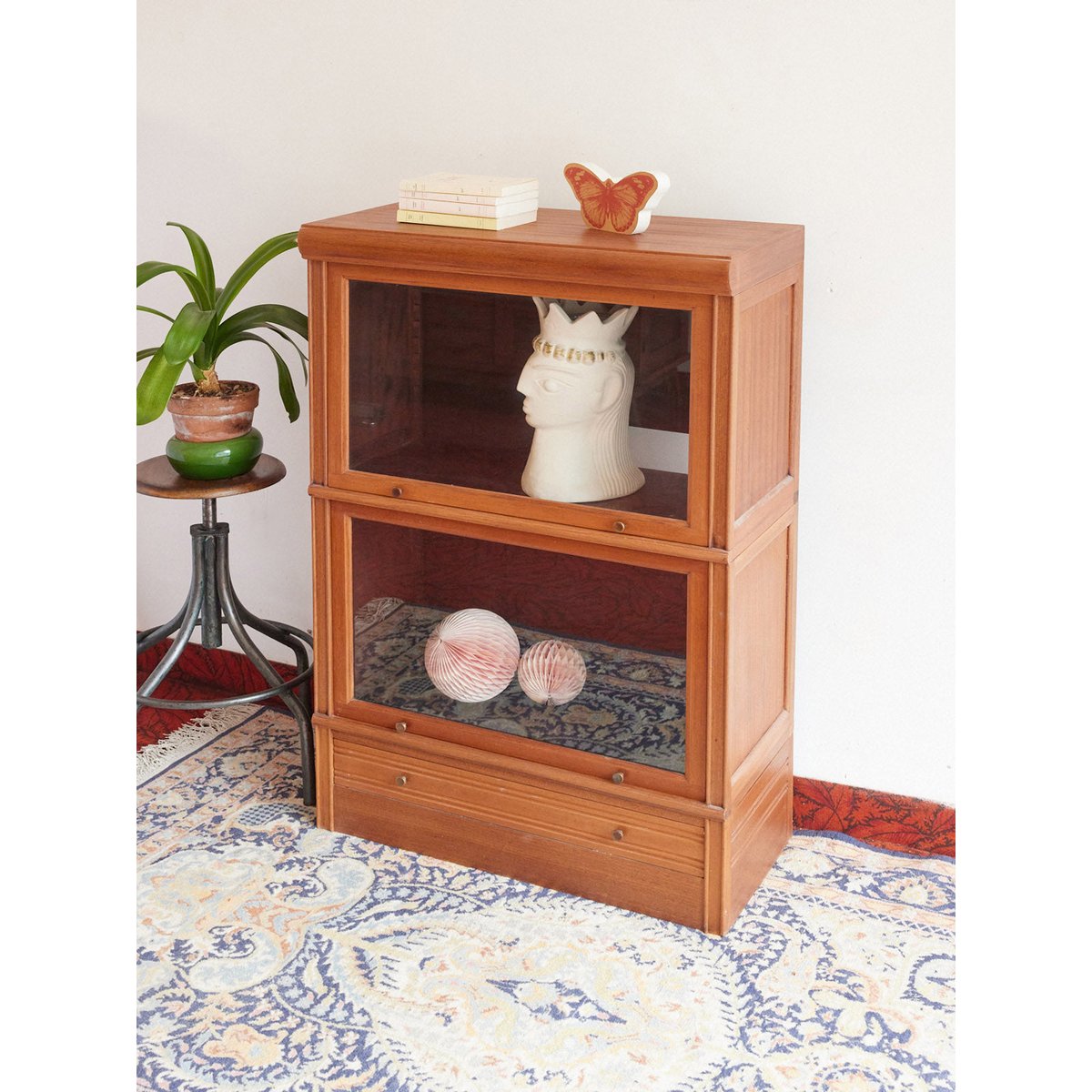 Vitrine MD en bois Victoria N°1362 - Bon état bois clair, DEBONGOUT