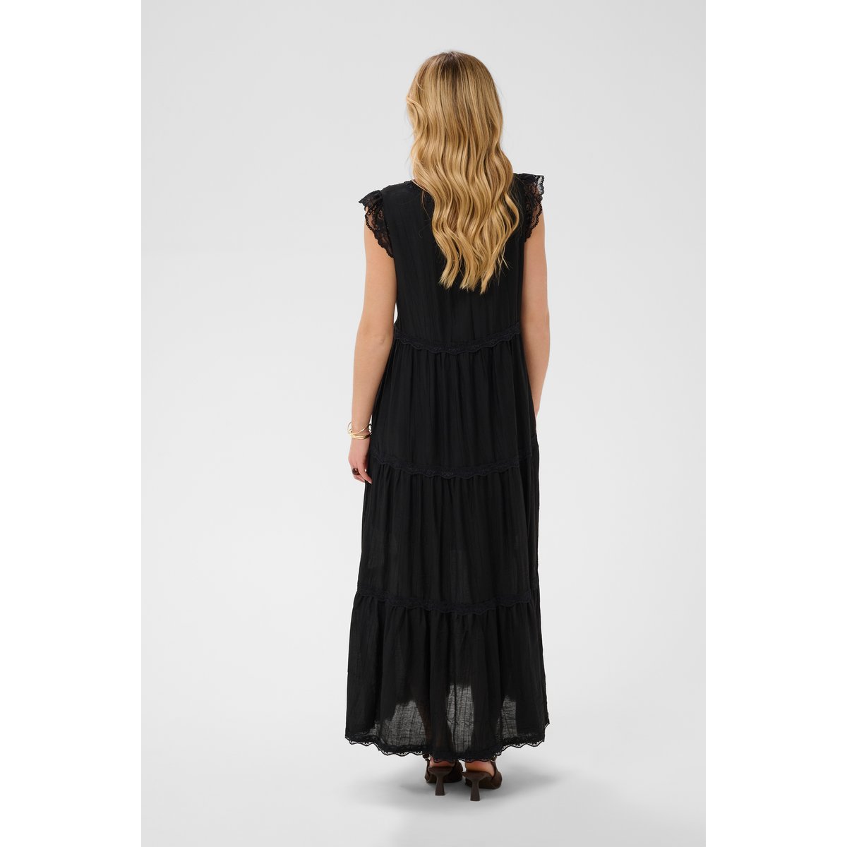 Robe noir pitch black, CREAM