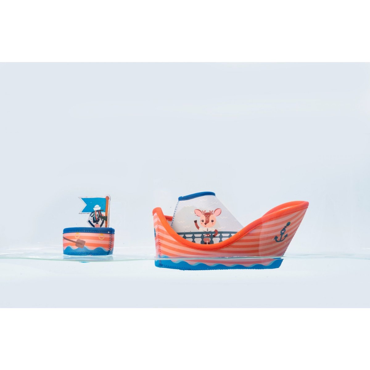 Jouet de bain bateau de pirate Jack rouge, bleu, gris, LILLIPUTIENS