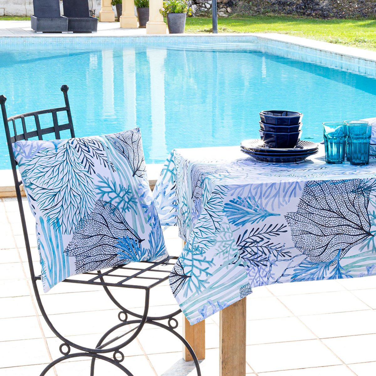 Nappe enduite anti-taches en coton ARRRECIFE bleu, NAF NAF HOME