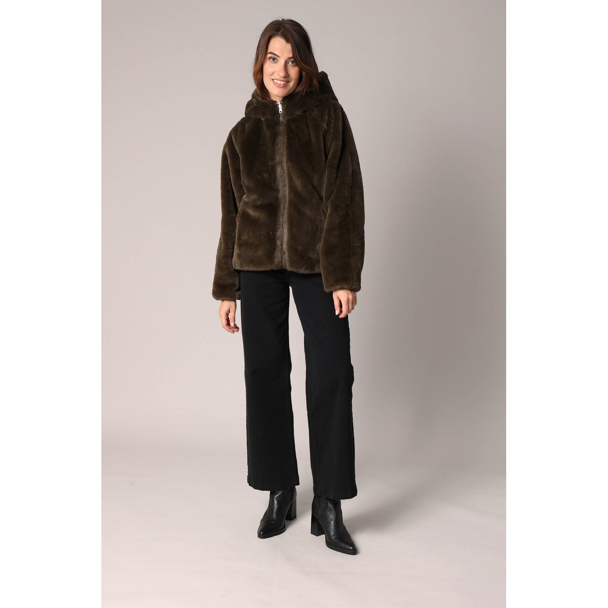Veste réversible en métal et imitation fourrure
ISSIA khaki, DEELUXE