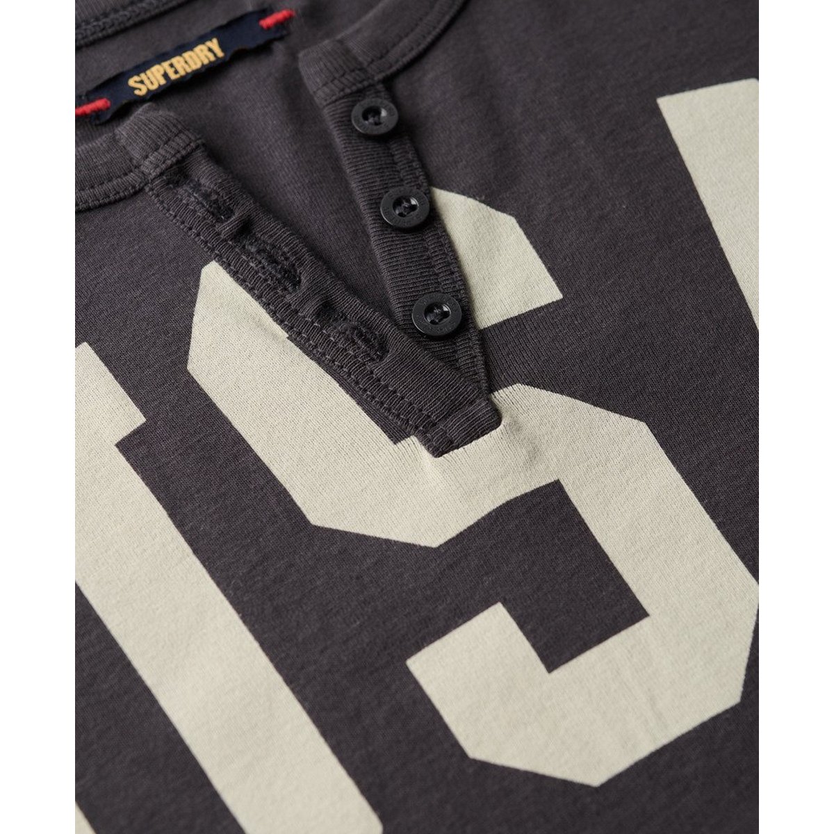 T-shirt à motif et encolure crantée Athletic Essentials anthracite, SUPERDRY