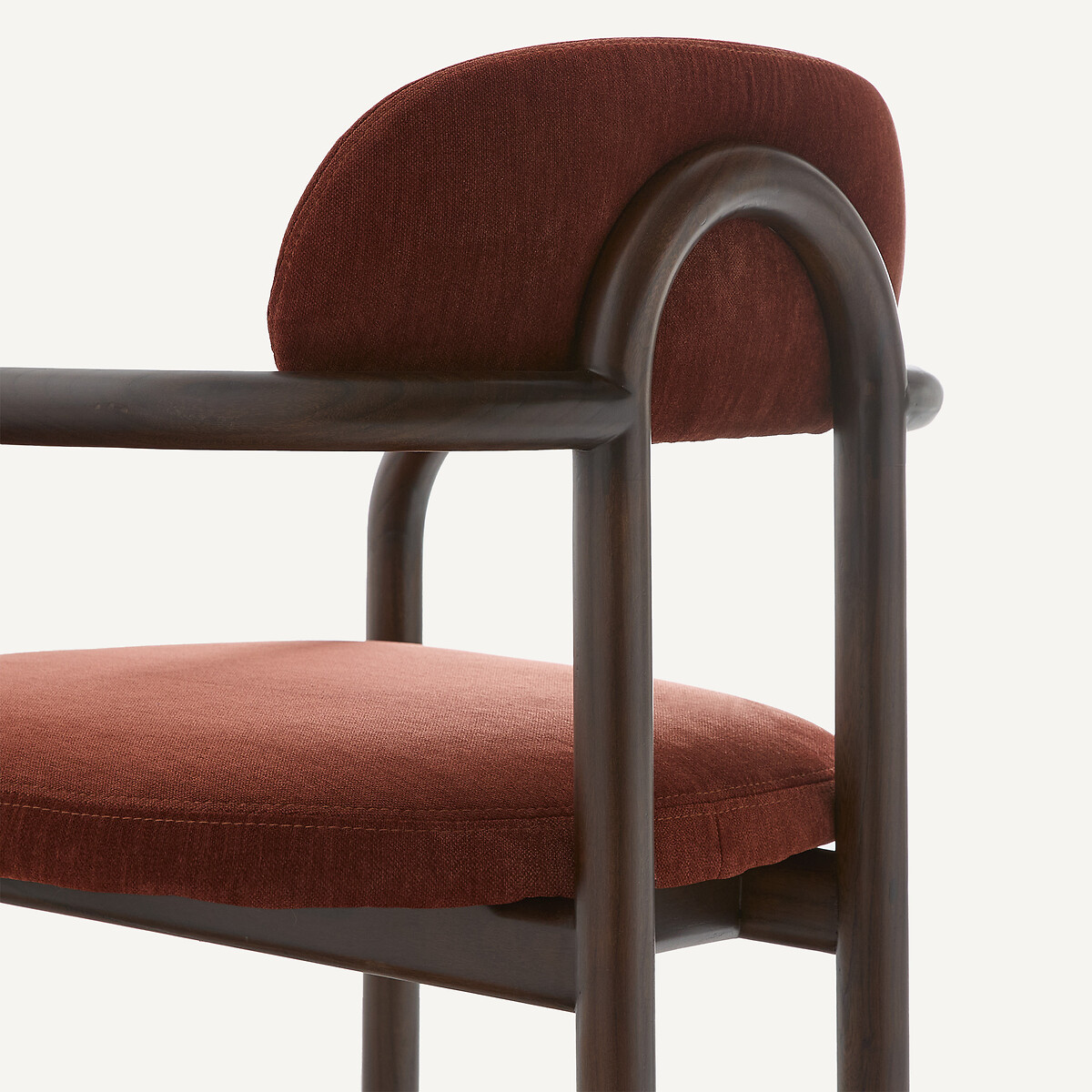 Fauteuil de table, en orme teinté noyer et velours, HARLOH  rouge birman, AM.PM