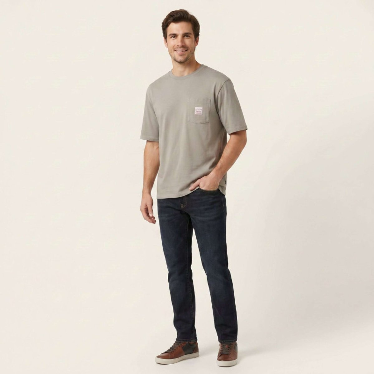 T-shirt en coton taupe uni avec une coupe droite et un col rond marron, LEVI'S