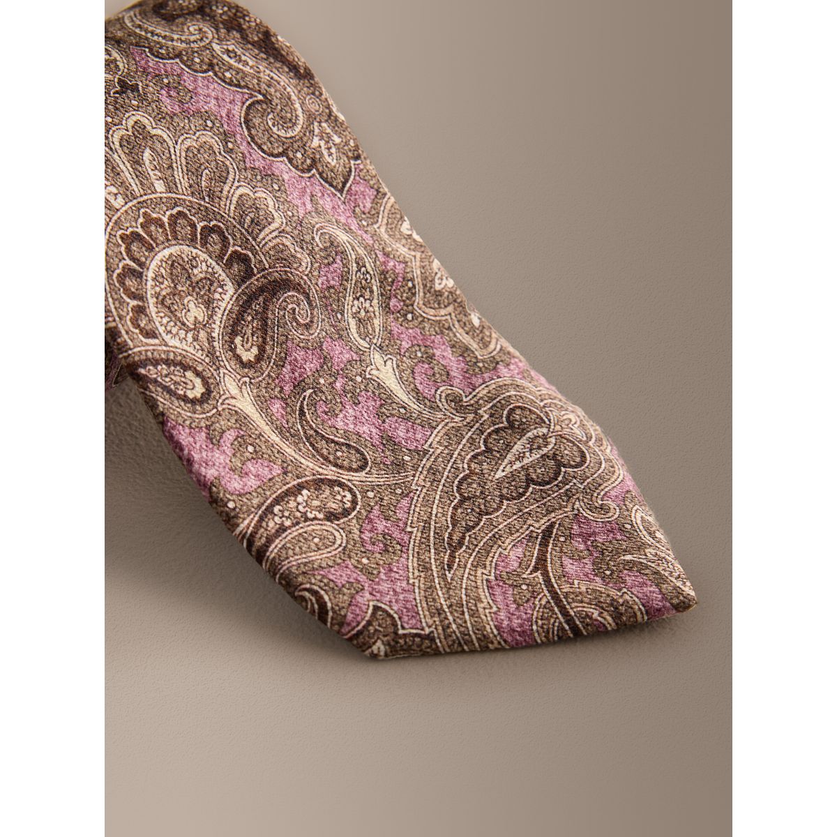 Cravate en soie italienne à motif cachemire signature rose, NEXT