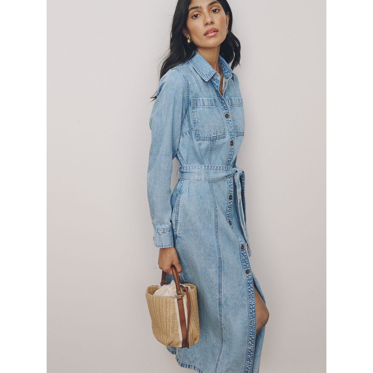 Robe chemise midi en denim avec ceinture bleach blue, NEXT