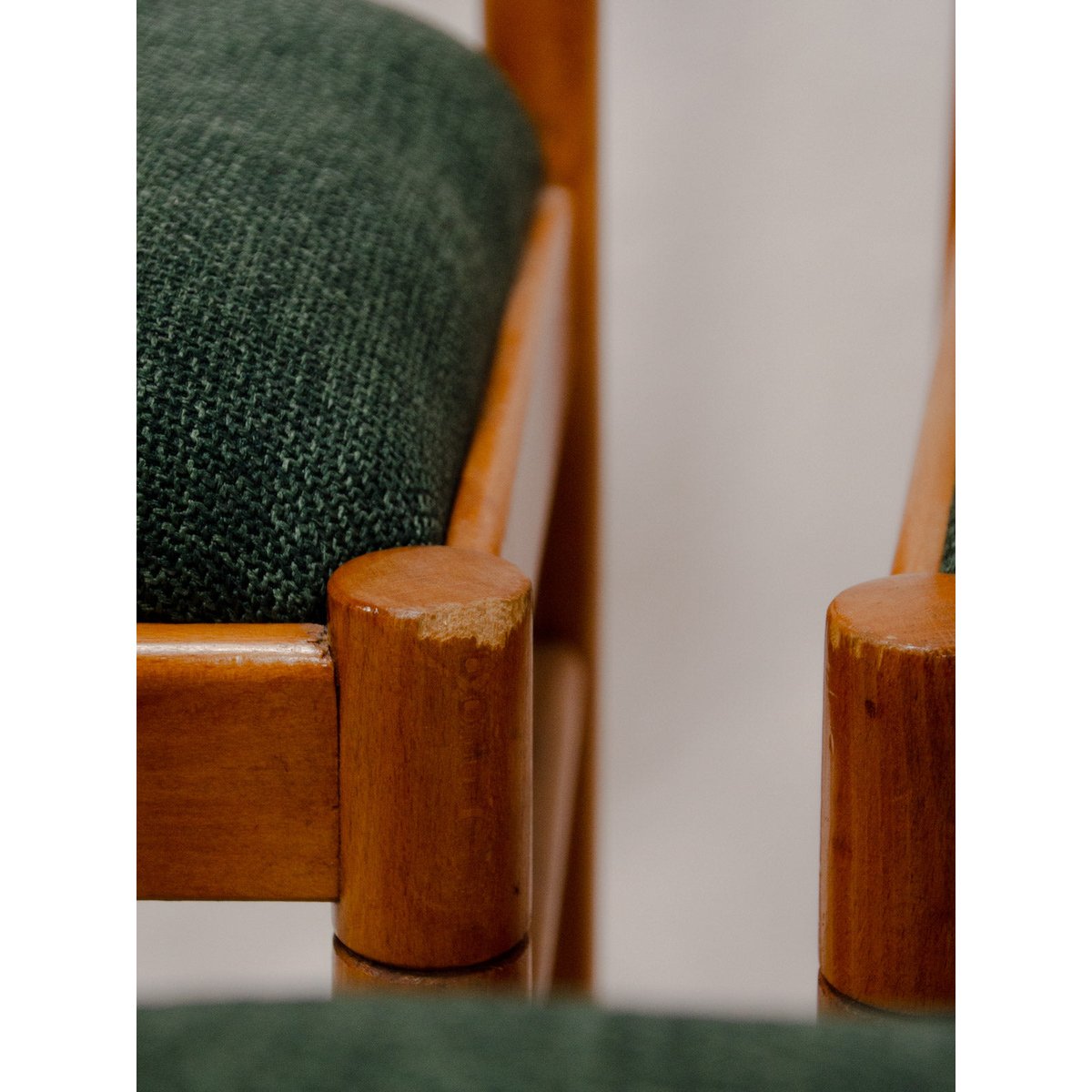 Lot de 6 chaises en hêtre Alma N°2135 - Bon état bois clair, DEBONGOUT