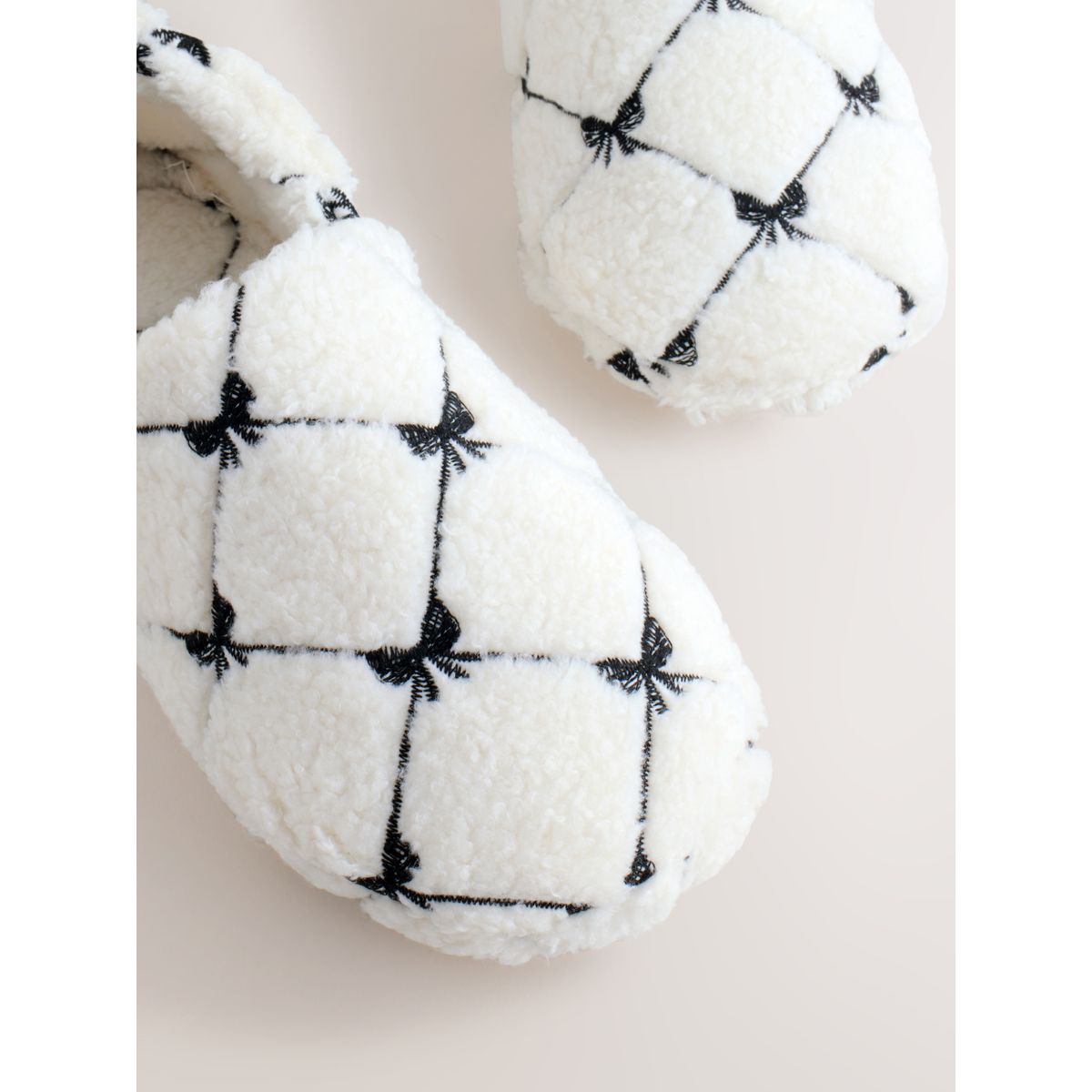 Chaussons shoot en imitation peau de mouton noeud rose, NEXT