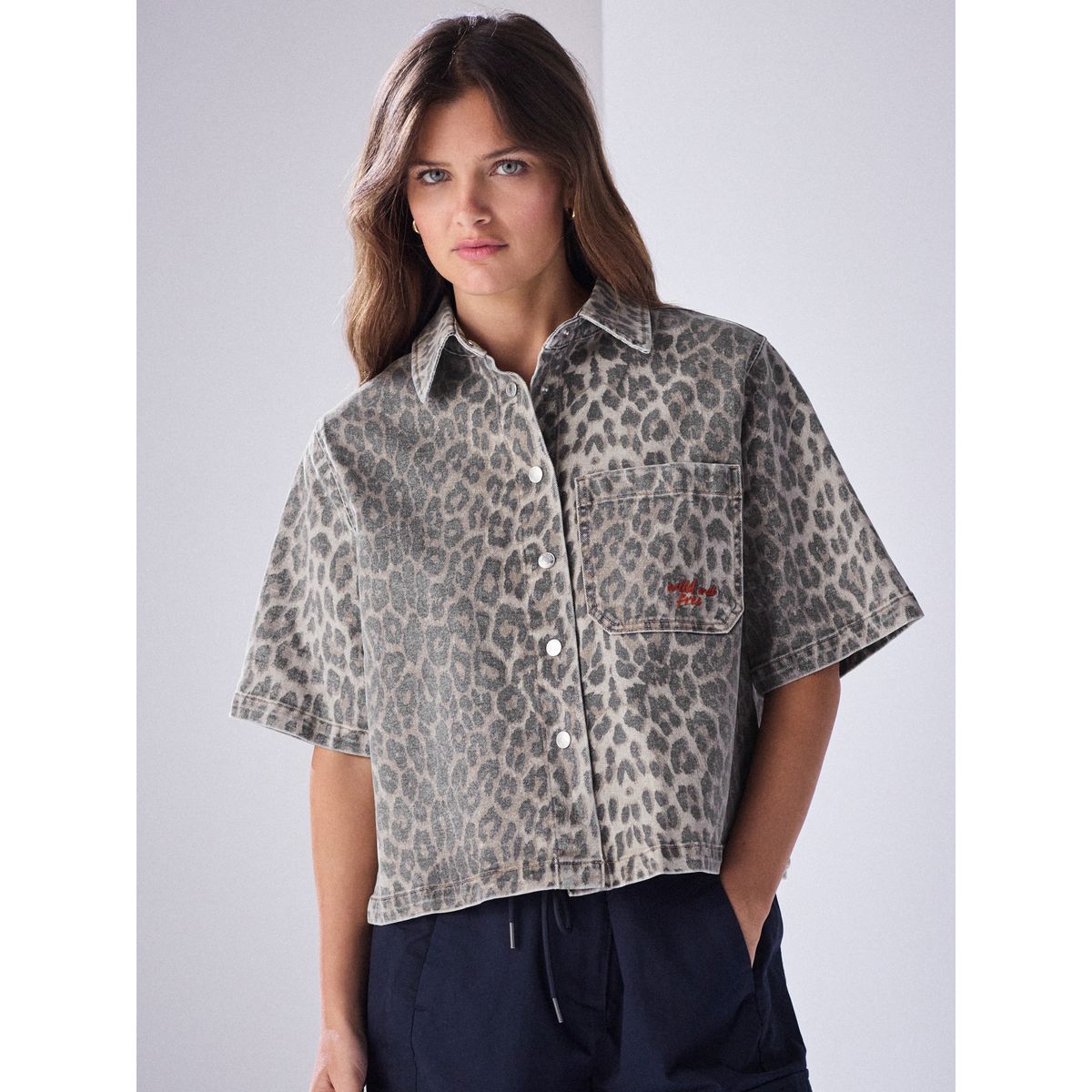 Chemise en jean à manches courtes léopard, NEXT