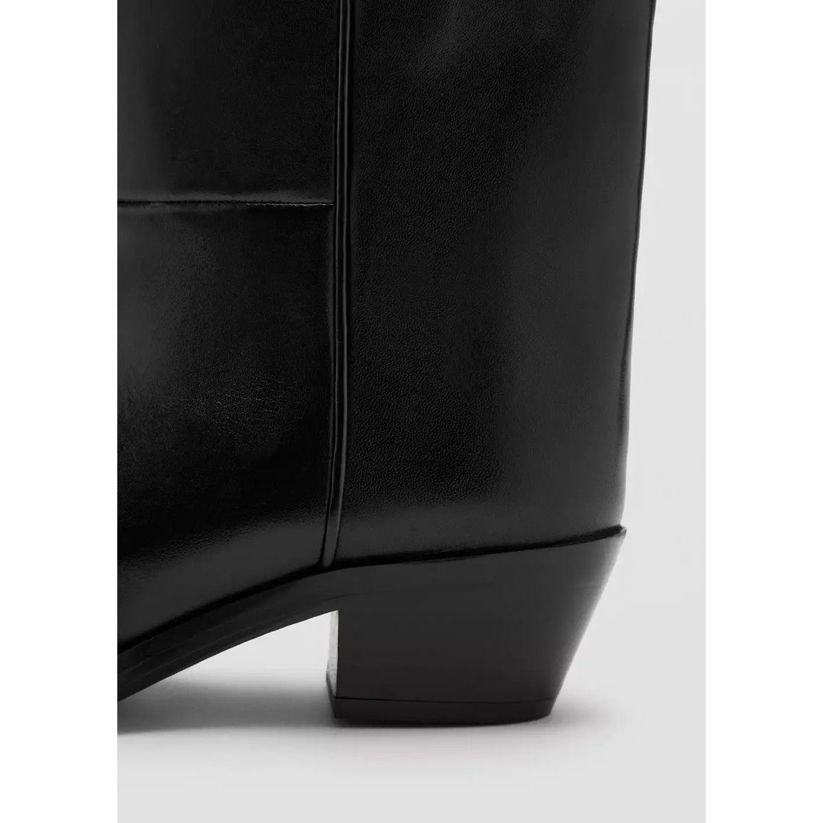 Bottine bout en cuir noir, MANGO