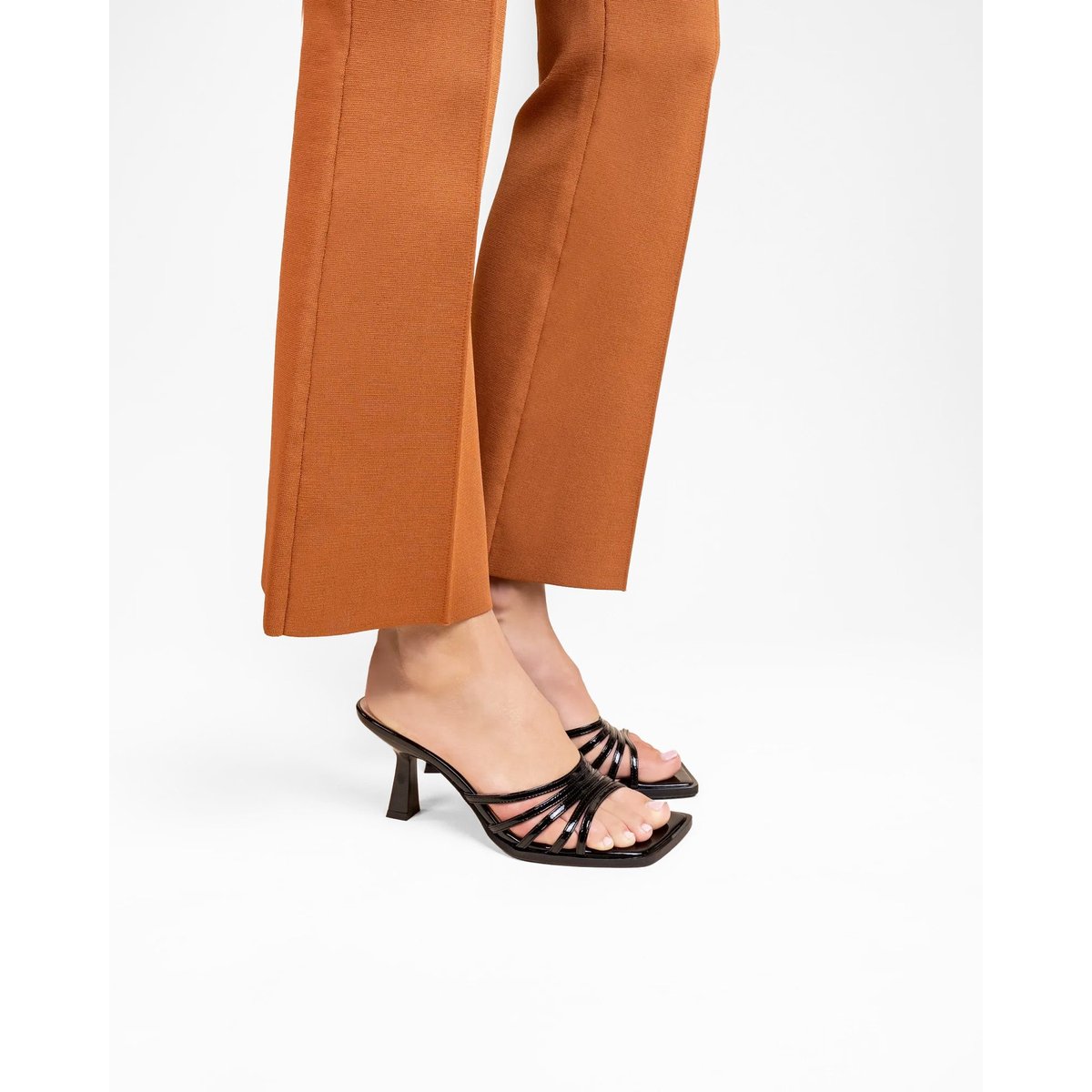 Mules à bout carré ISAMU noir, MI MAI
