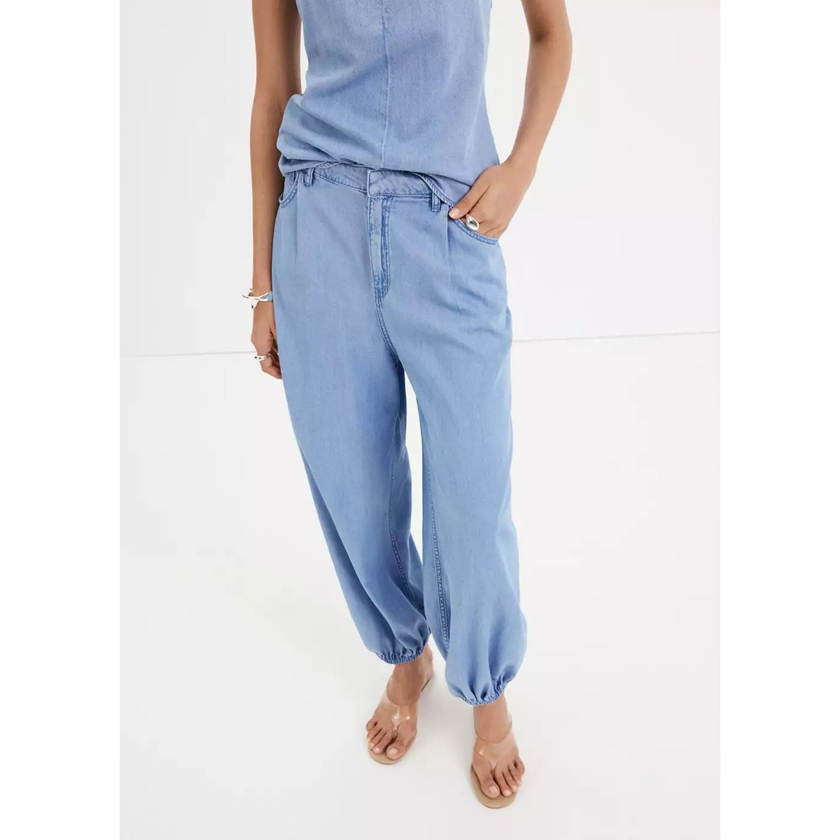 Jean bouffant taille haute bleu clair, MANGO
