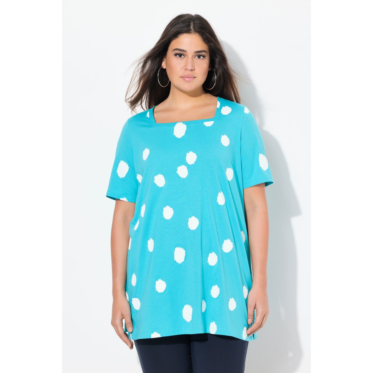T-shirt long à gros pois. Encolure carrée aqua foncé, ULLA POPKEN