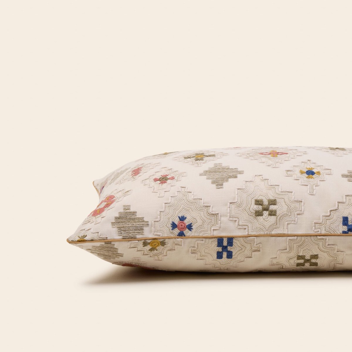 Housse De Coussin en Broderie ethnique GENNARO naturel et multicolore, MADURA