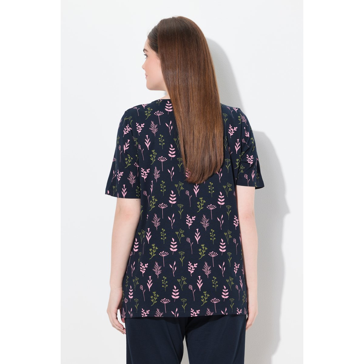 T-shirt de pyjama en coton bio. Col en V marine, ULLA POPKEN