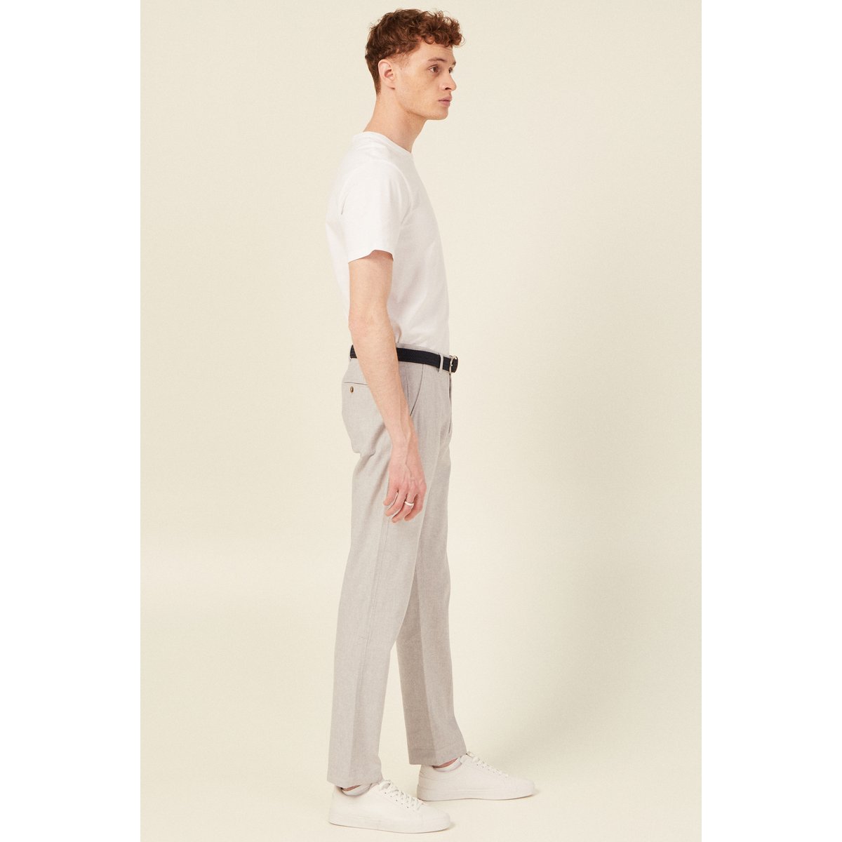 Pantalon chino longueur 32 avec ceinture gris foncé, BONOBO