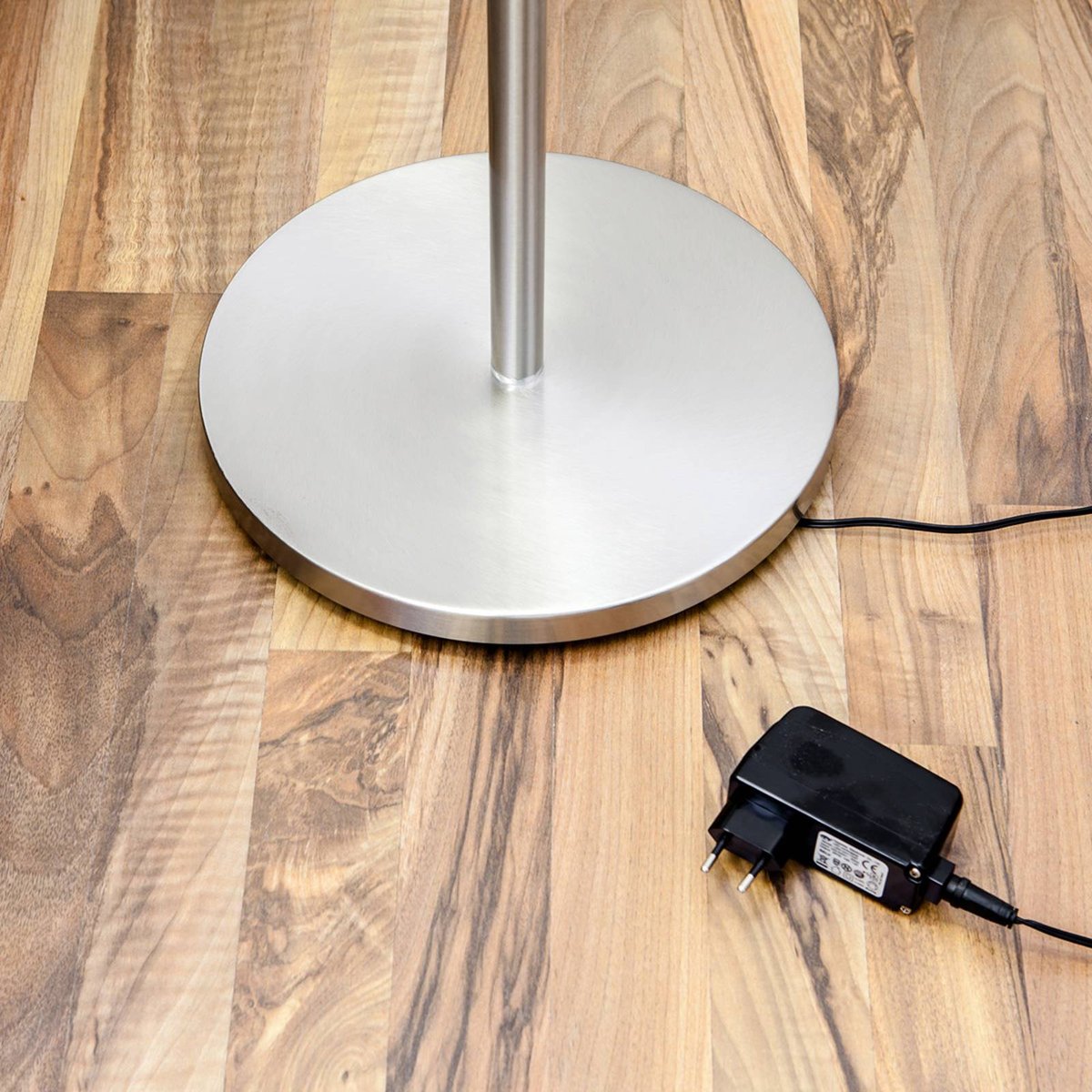 Lampadaire en métal moderneLED, Malea nickel mat, chrome, LINDBY