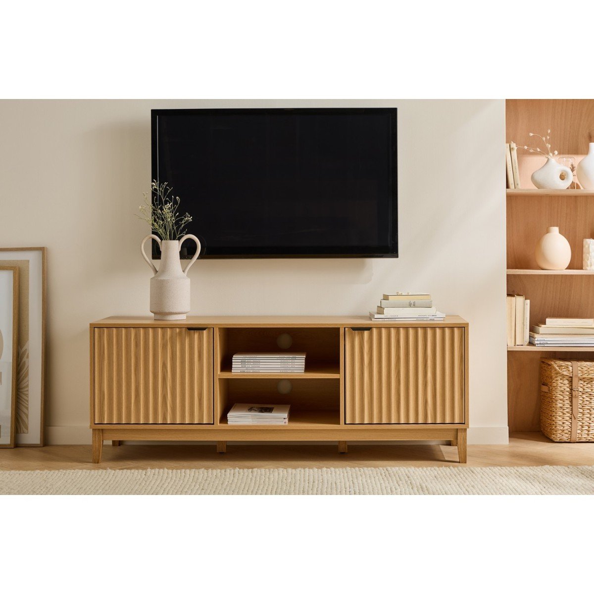 Meuble TV 2 niches et 2 portes aux façades effet vague L140 cm - BOLOGNE bois clair, CALICOSY