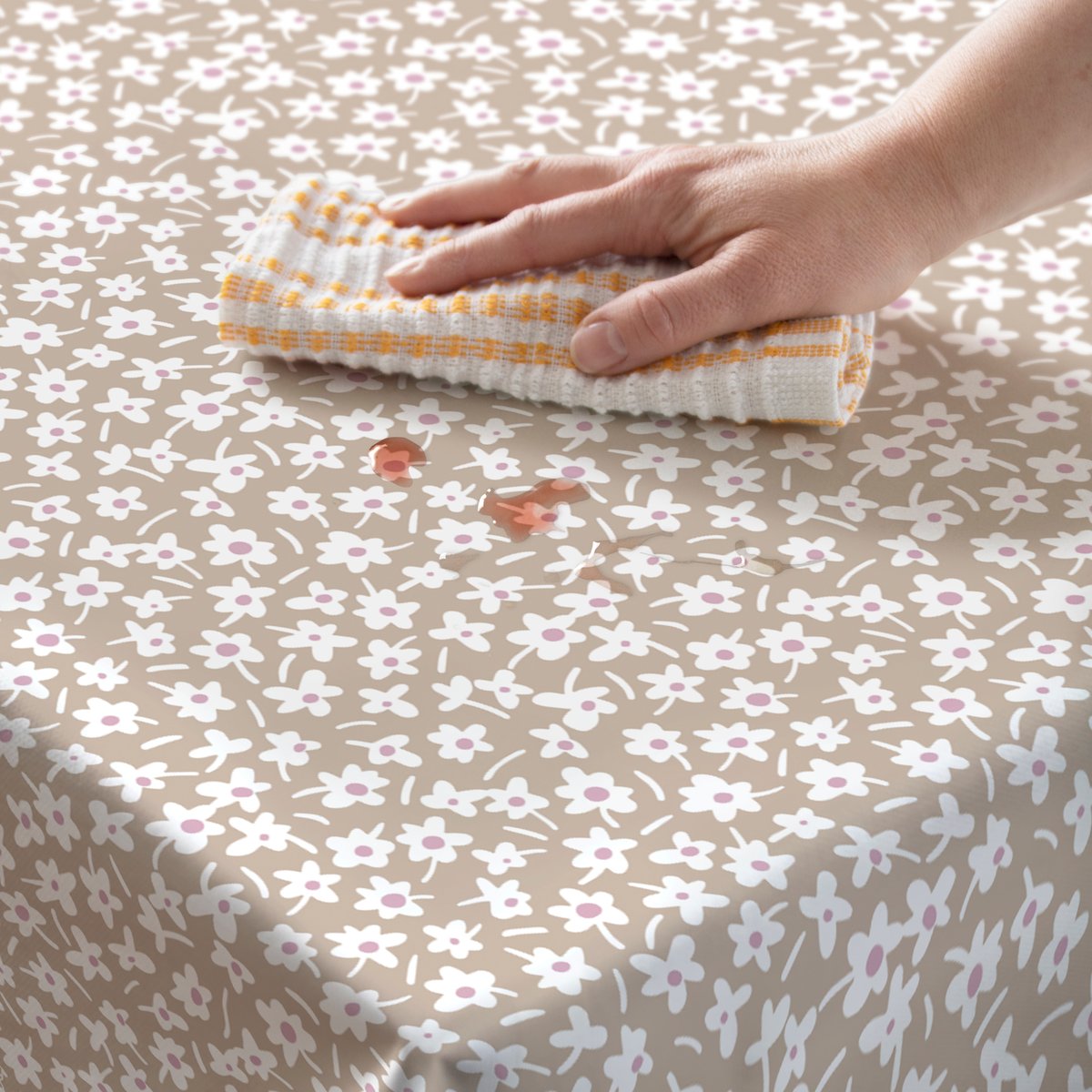 Nappe de table rectangulaire Petites fleurs gourmandise Happy days chocolat au lait, blanc, rose, ART FOR THE HOME