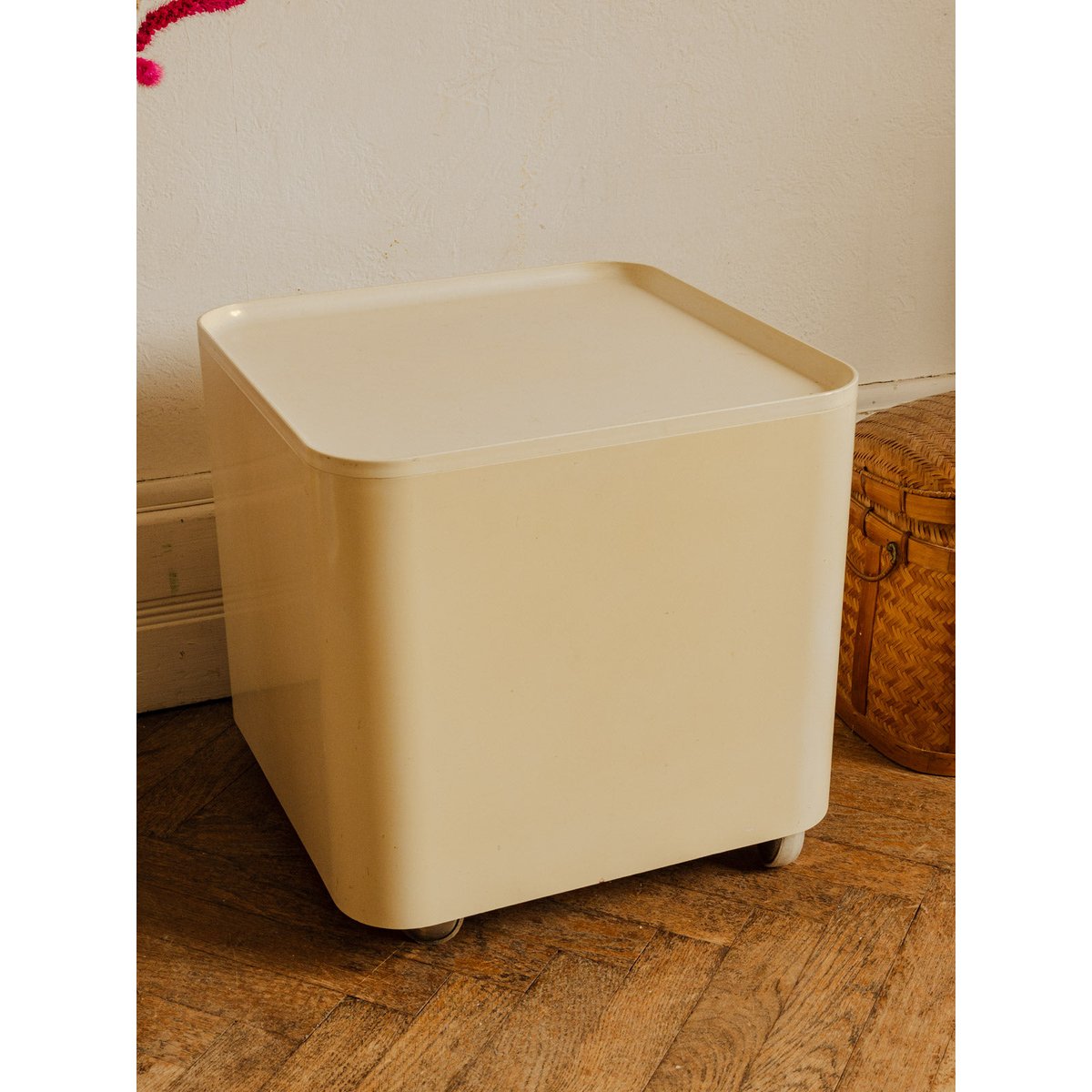 Table d'appoint en plastique crème Hanna N°1591 - Bon état crème, DEBONGOUT