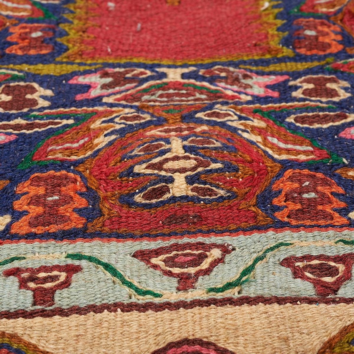 Authentique tapis d'Orient kilim fait main en laine SENNEH multicolore, UN AMOUR DE TAPIS