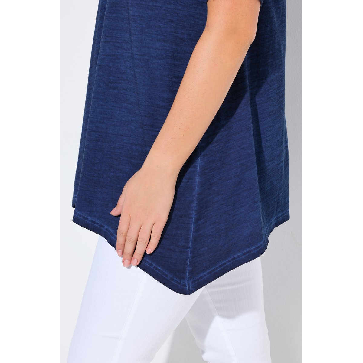 T-shirt, cold dyed, coupe évasée, col V bleu encre, ULLA POPKEN