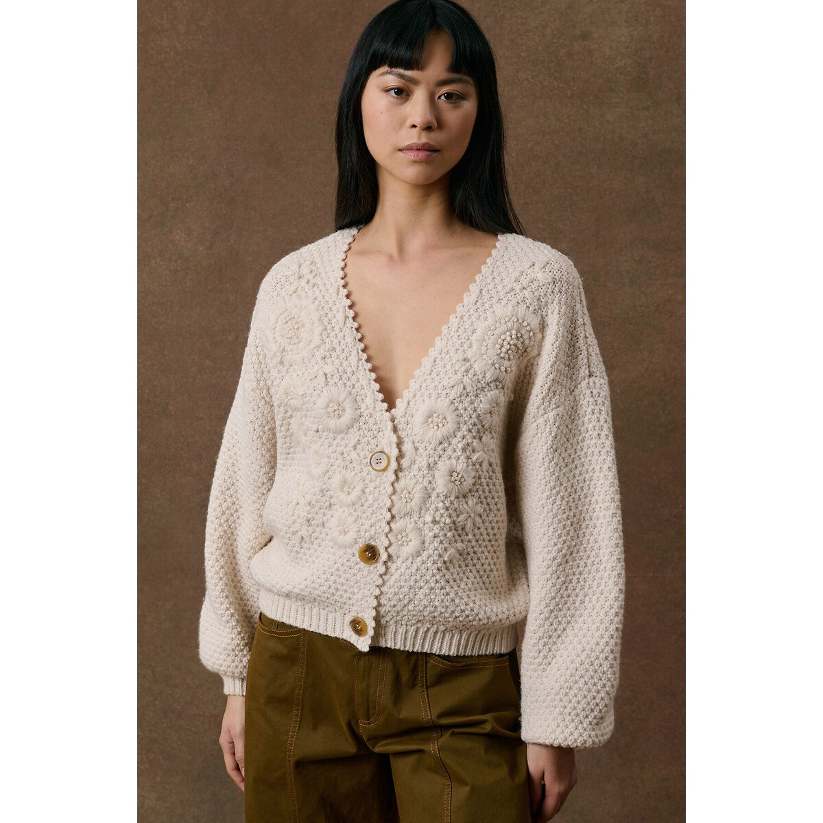 Cardigan col V brodé, LOMINA crème, LOUISE MISHA