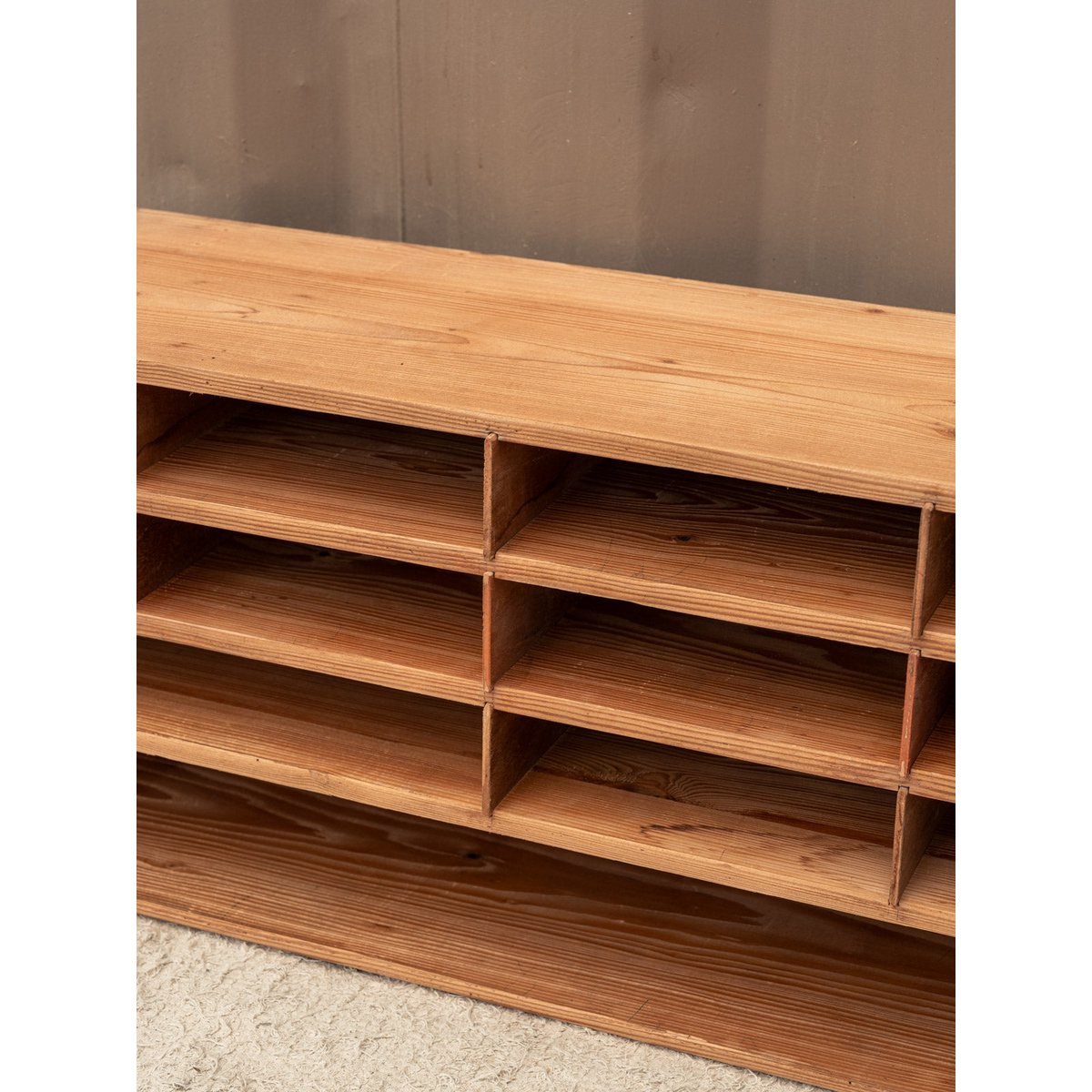 Petit meuble à casiers en bois Gaëlle N°1585 - Bon état bois clair, DEBONGOUT