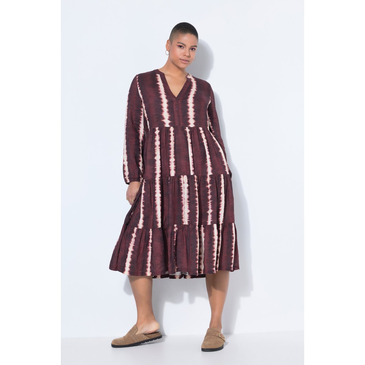 Robe maxi avec volants aubergine, STUDIO UNTOLD