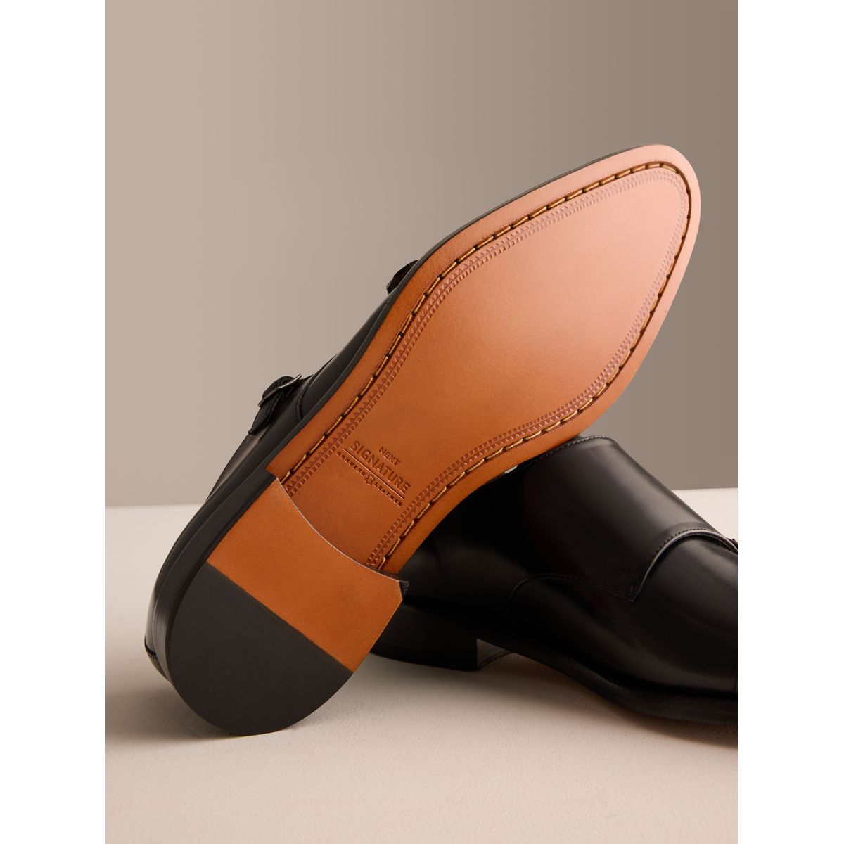 Chaussures richelieu à boucles/semelle cuir signature noir, NEXT