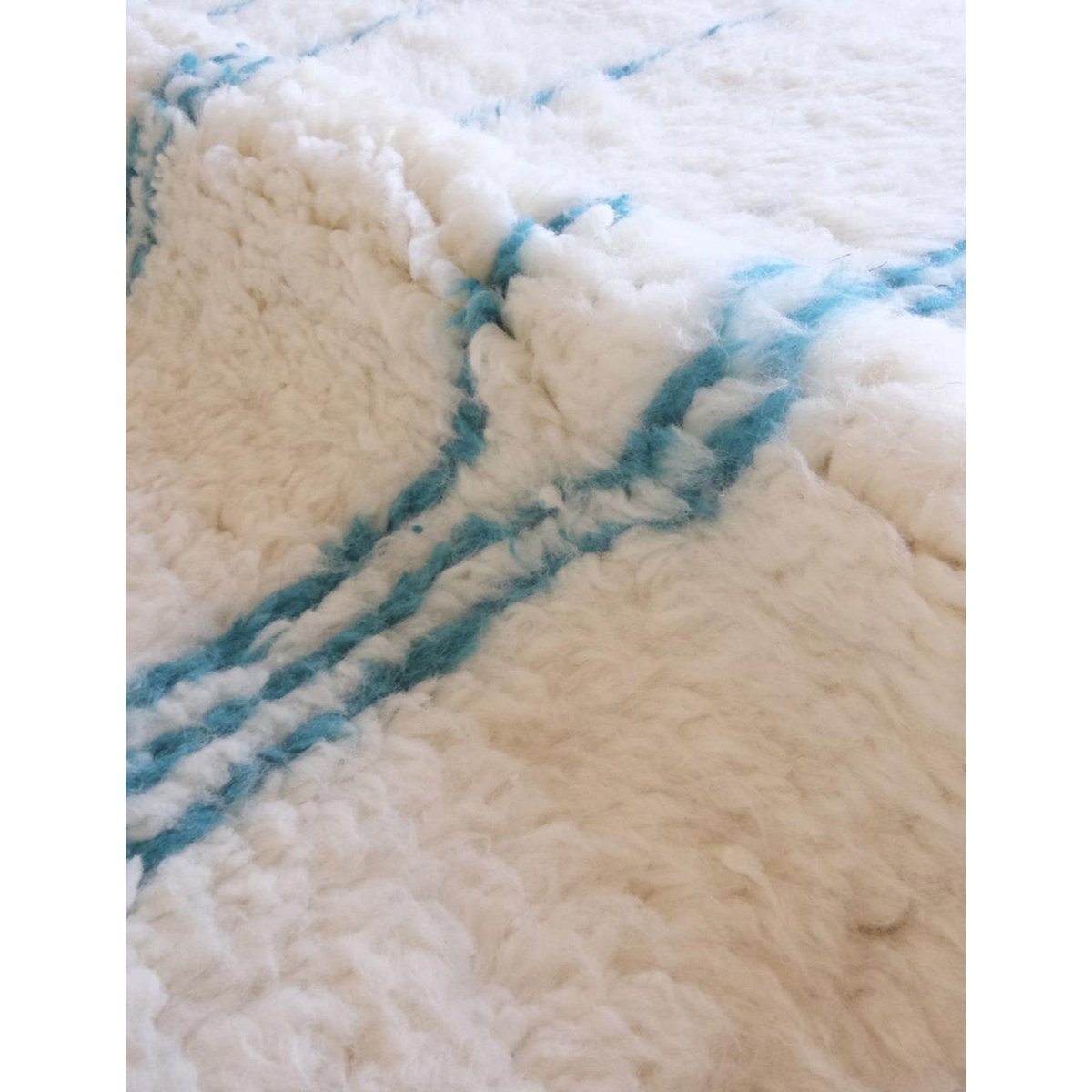 Tapis berbère graphique au style nord-africain en laine 214 x 280 cm bleu naturel, AFK LIVING