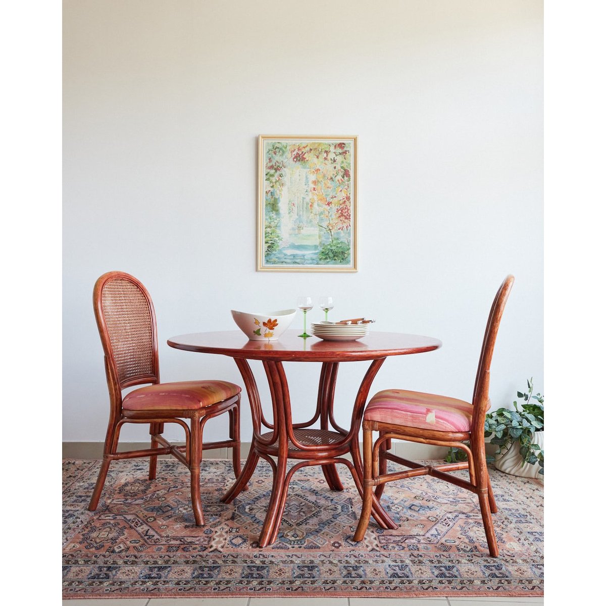 Table à manger en rotin Romy N°1430 - Bon état ocre rouge, DEBONGOUT