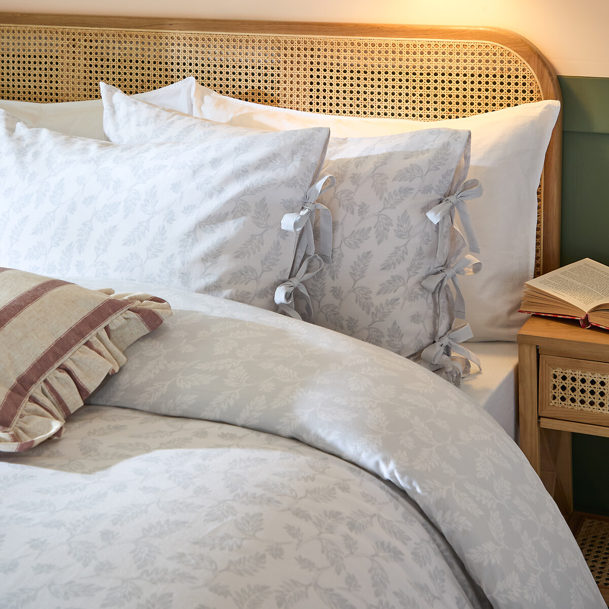 Nature Chloe Printed Reversible Duvet Cover and Pillowcase Set white, WYLDER
