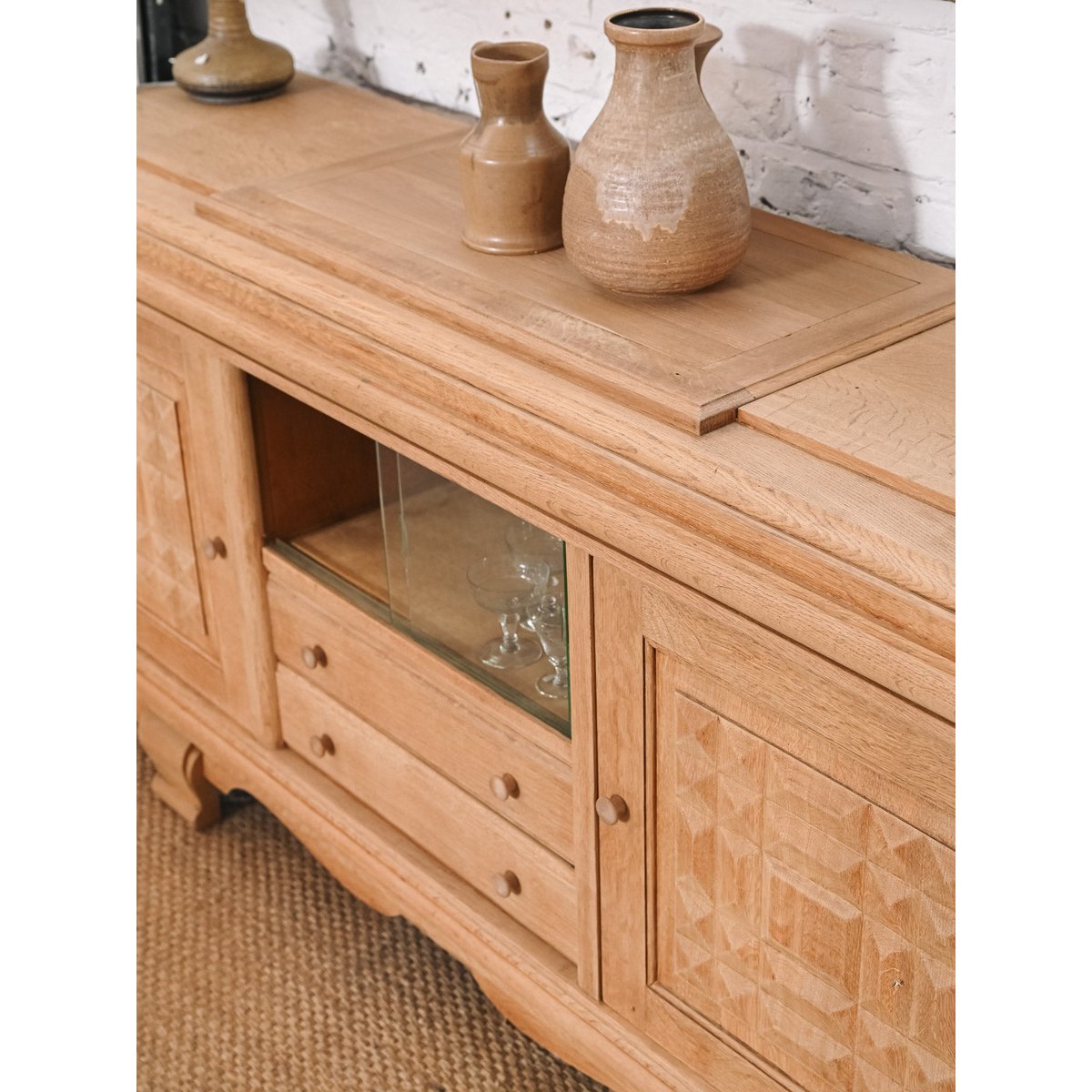 Buffet en bois massif travaillé Gilbert N°1846 - Bon état bois clair, DEBONGOUT