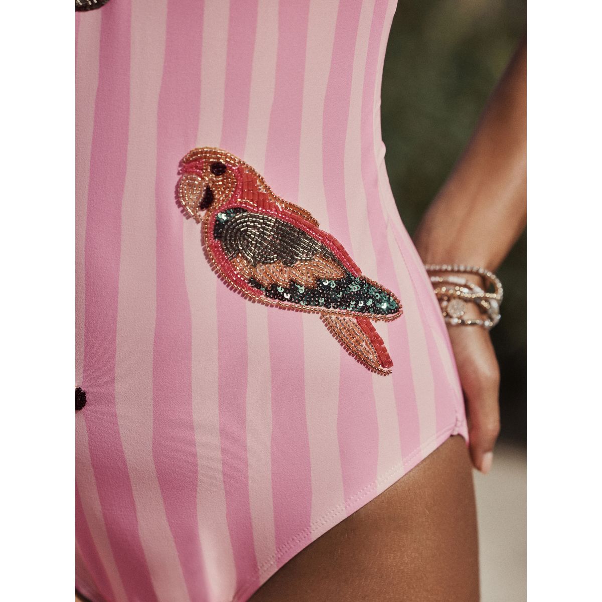 Maillot de bain gainant avec perles rayures roses/crème, NEXT