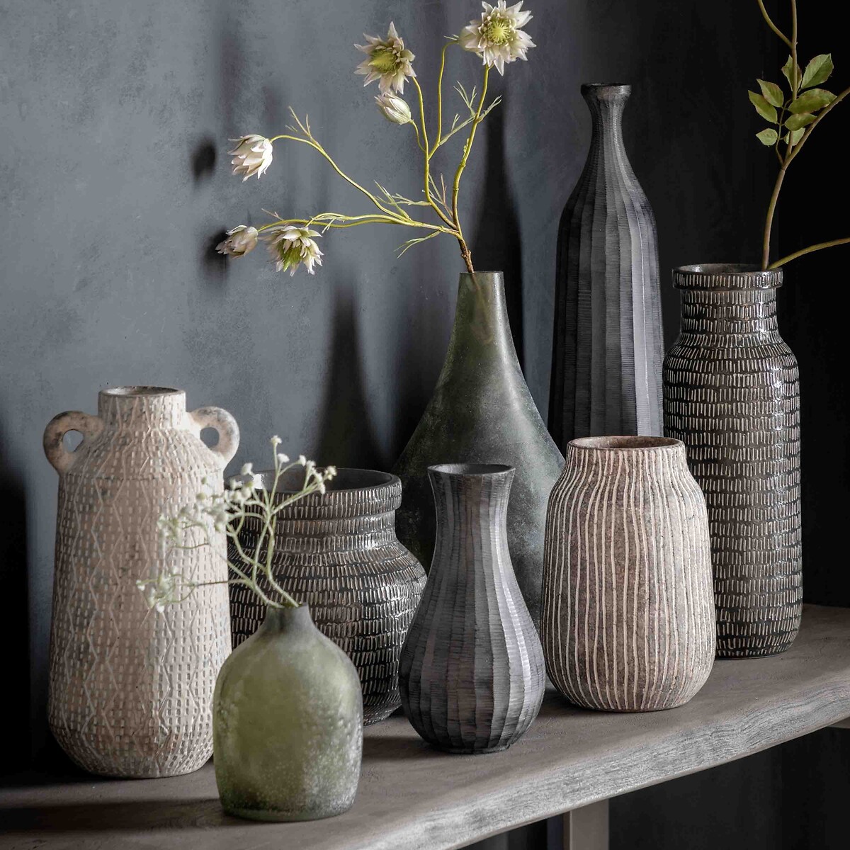 20cm Wide Textured Vase black, ÉDITÉ