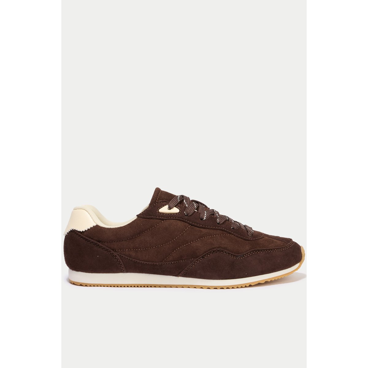 Basket aspect daim marron, CACHE CACHE