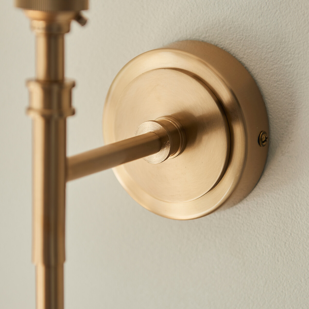 Chad Wall Light in Aged Brass aged brass, ÉDITÉ