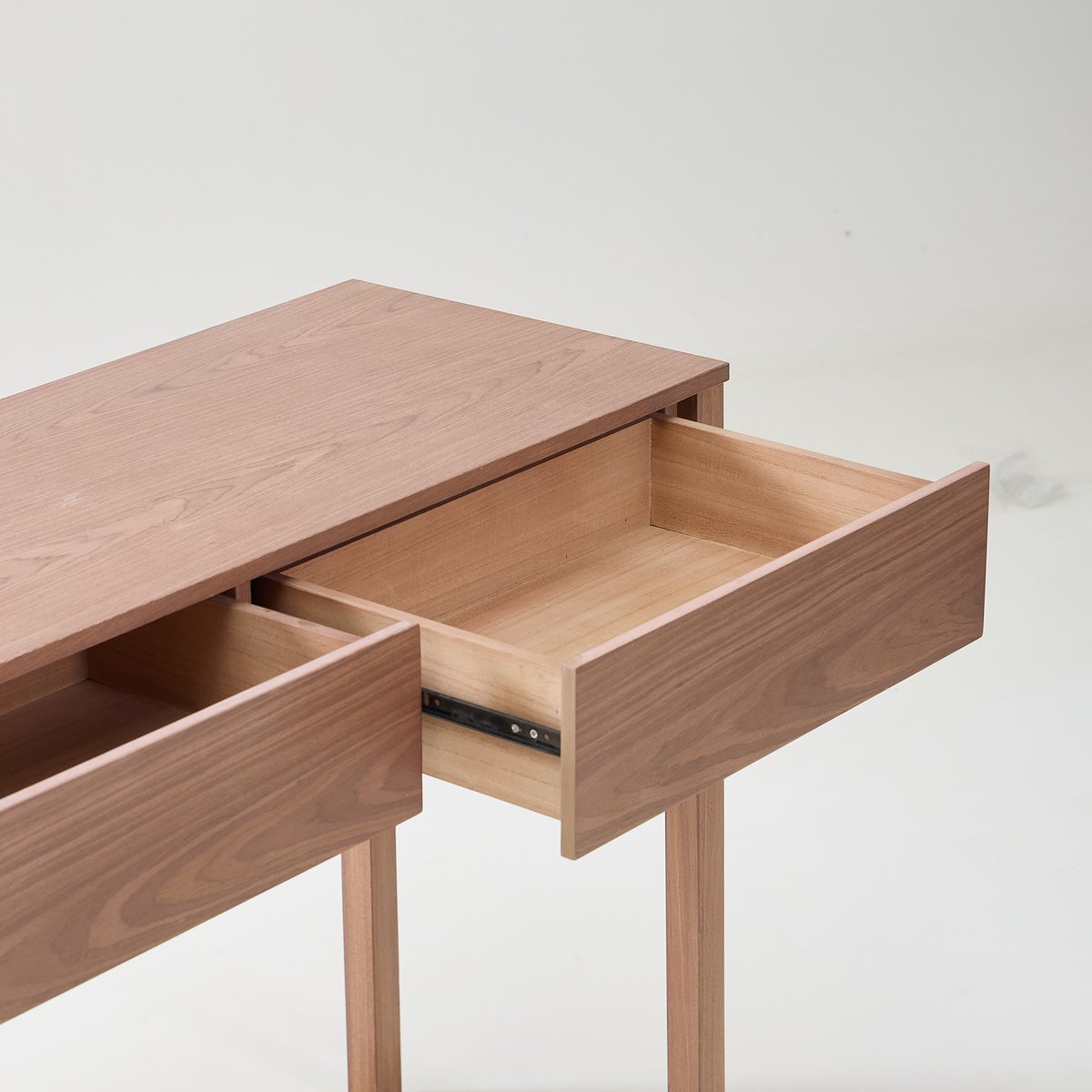 Bureau 2 tiroirs, bois de noyer, VASTERAS bois naturel, NORDLYS