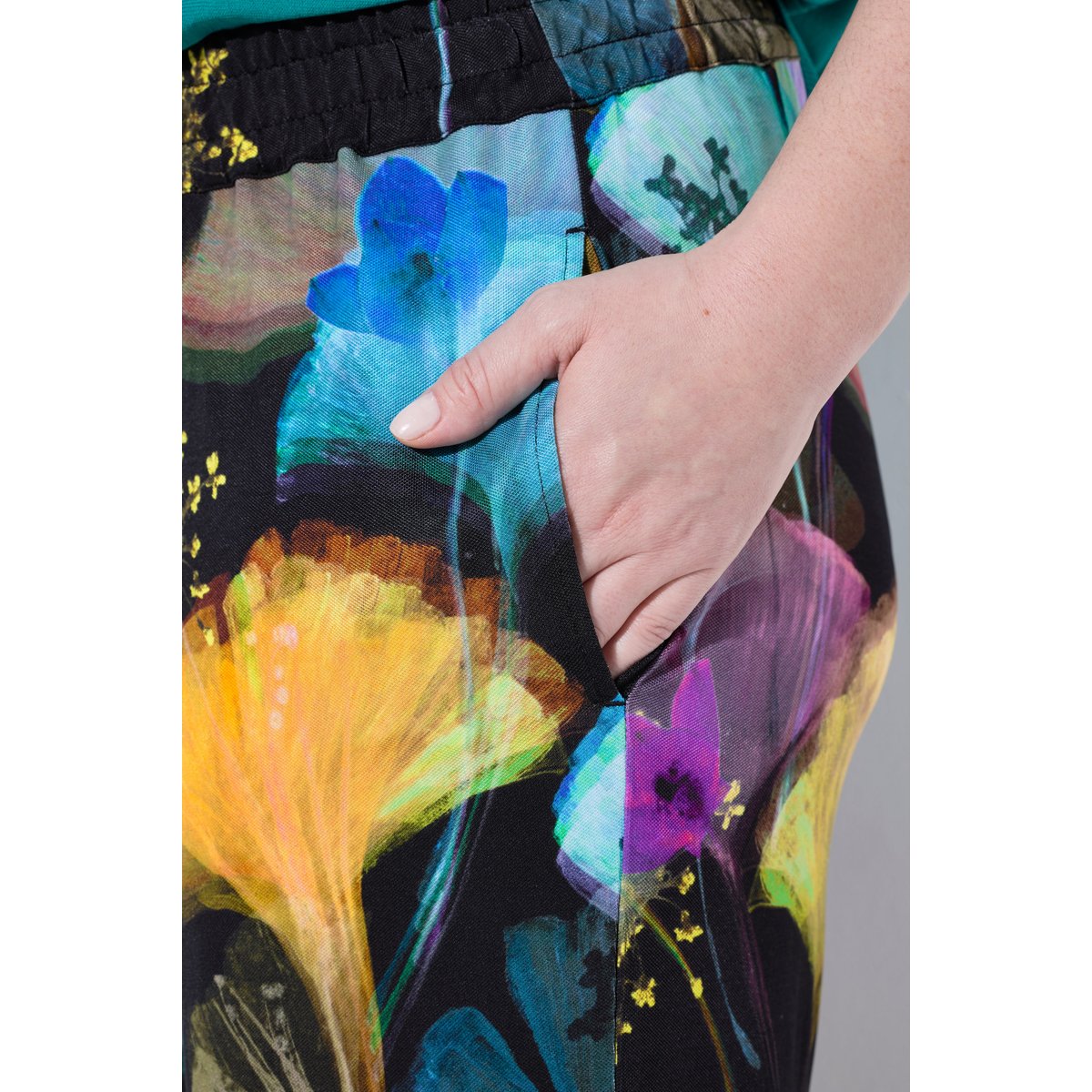 Pantalon slinky, motif ginkgo, plis noir, ULLA POPKEN