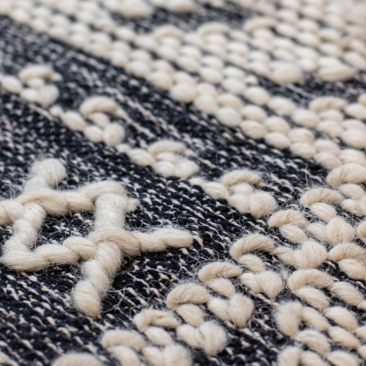 Tapis en laine et coton gris-noir, NOW'S HOME